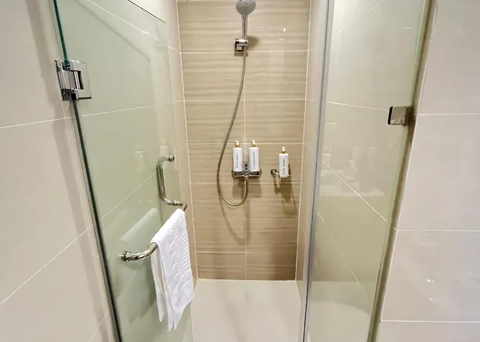 At 81 Newport Boulevard Near Naia With Free Access To Amenities Up To 2 Pax * Manila