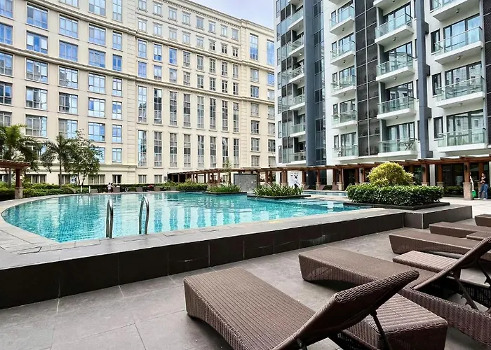 At 81 Newport Boulevard Near Naia With Free Access To Amenities Up To 2 Pax * Manila
